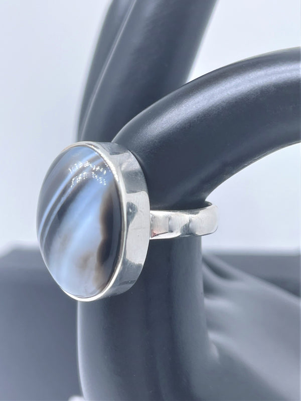 Banded agate gemstone oval Silver Ring