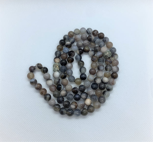 "Mynd-Prosperity" is an Elegant 108 hand-made necklace that features Lace Agate with Buddha as signature beads with no tassel, perfecto be worn as a bracelet.