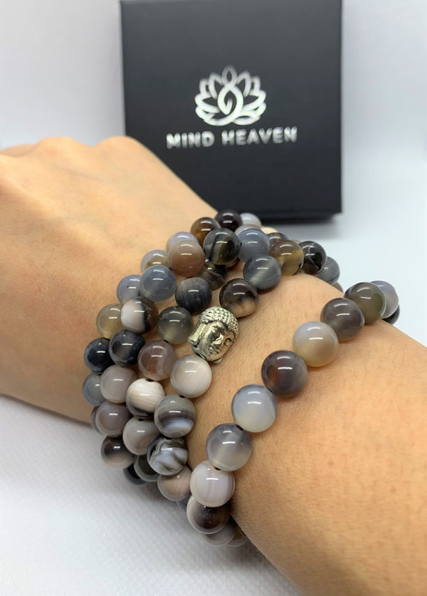 "Mynd-Prosperity" is an Elegant 108 hand-made necklace that features Lace Agate with Buddha as signature beads with no tassel, perfecto be worn as a bracelet.