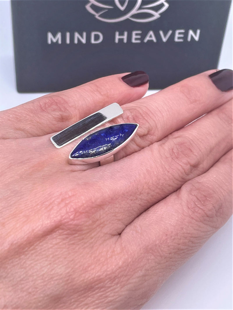 Lapis lazuli small oval and silver line .925 silver ring